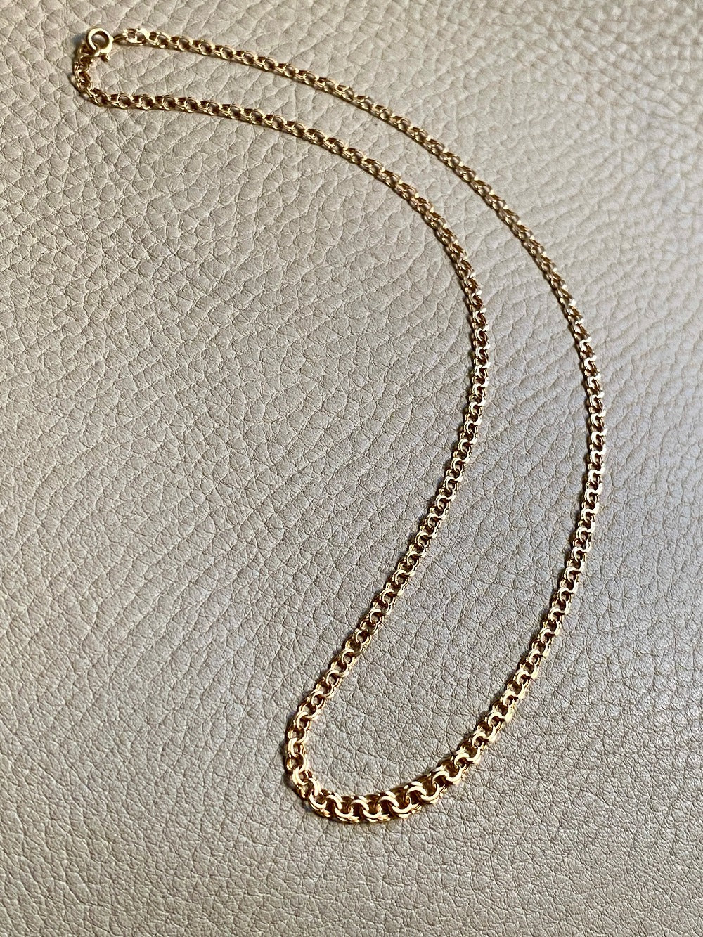 Vintage Graduated double link chain necklace in solid 18k Gold! 16.5 inch length
