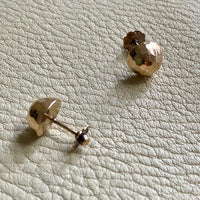 So GOOD!! - 18k gold vintage faceted dome earrings with flower form post caps