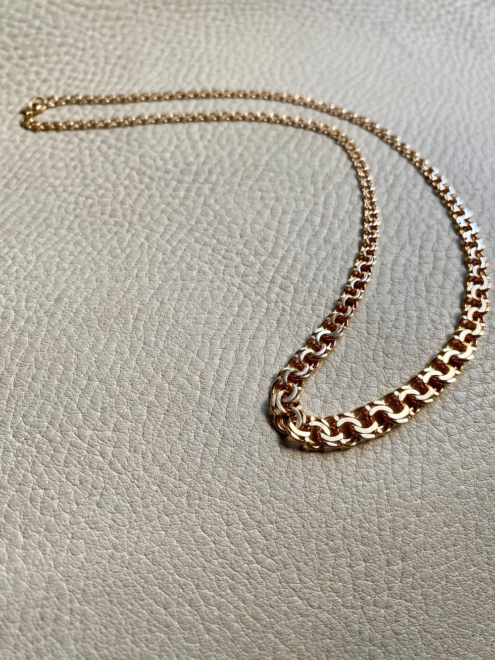 1977 Swedish 18k Gold necklace - Graduated double link chain - 17 inch length