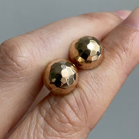 So GOOD!! - 18k gold vintage faceted dome earrings with flower form post caps