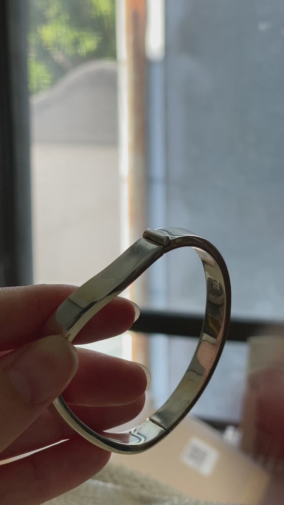 Clasp demo of sterling silver bracelet